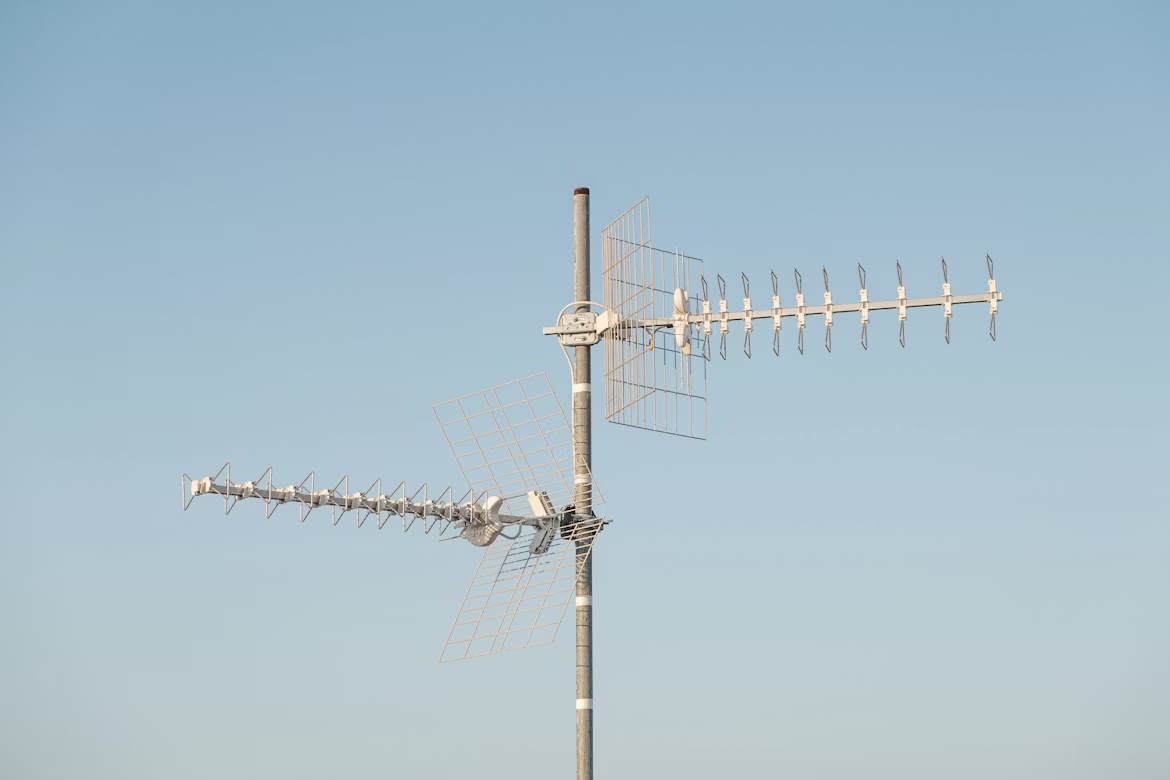 How Far Do You Need to Stay From a Transmitting Antenna? RF Exposure Safe Distances Explained (ARPANSA RPS S-1 / ICNIRP)